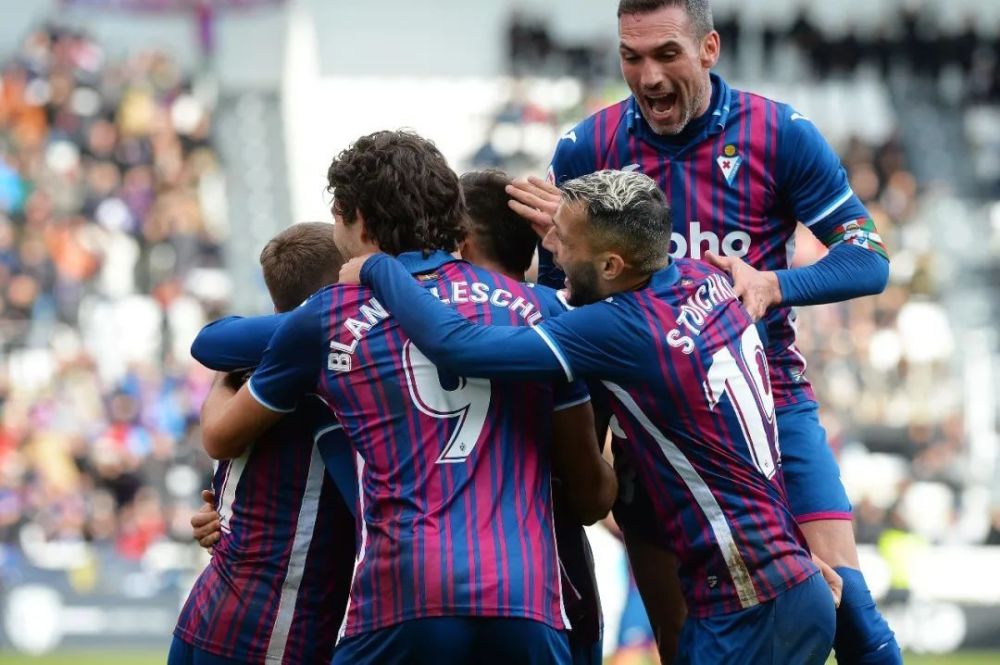 施加了巨大 施加了巨大